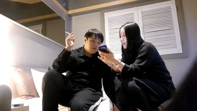 뚱뚱한 남자와 문신한 여자